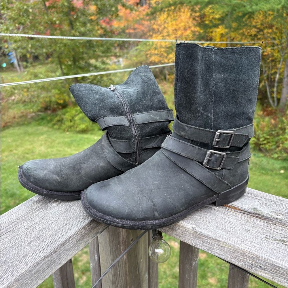 UGG Women’s Lorna Boot - US 9
